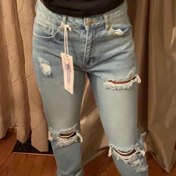 Ripped Boyfriend jeans (Forever 21) - Picture 8 of 10